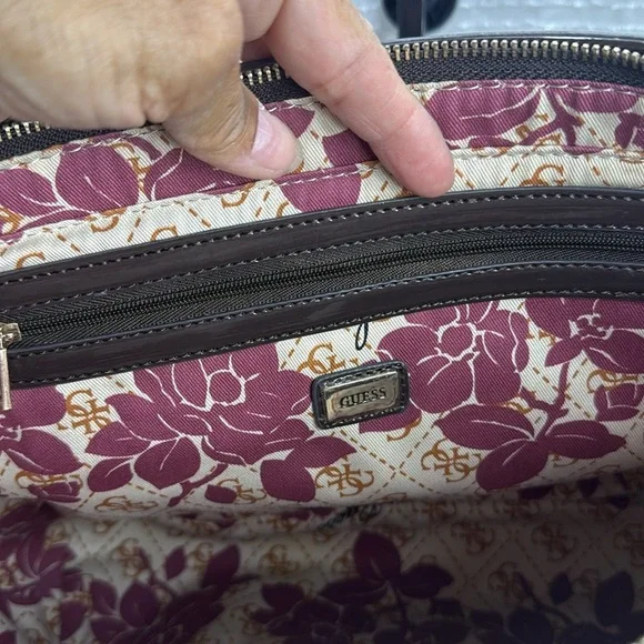 (Q0) GUESS Scandal Satchel Medium Tote, logo print - Picture 12 of 16